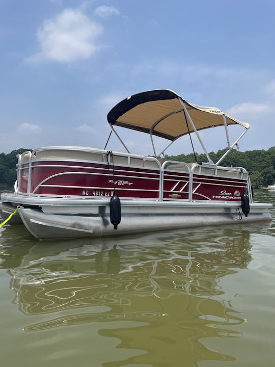 2023 Sun Tracker Pontoon w/ski tow bar on Lake Wylie