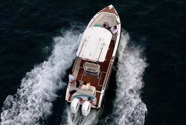 MAGNIFIQUE BATEAU À CONSOLE CENTRALE !