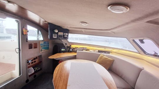 Participez à une séance photo et naviguez autour de Melbourne à bord du catamaran Fountaine Pajot de 35 pieds