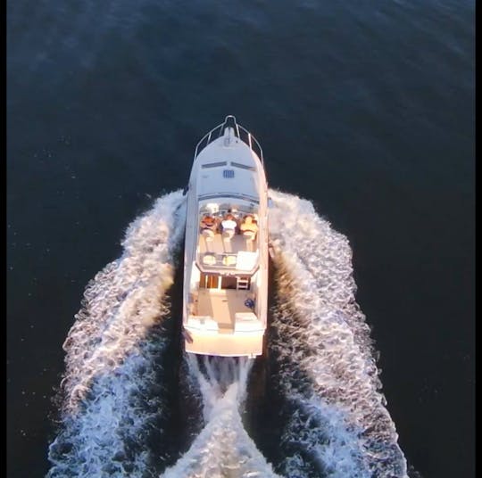 37ft Comfy Yacht Party in Downtown Vancouver!!