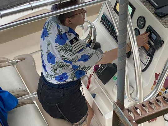 Consola central con temática Tiki, para 2 a 6 personas, capitán y paquete de bebidas incluidos