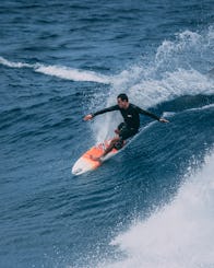 Surfer à Mount Lavinia, Sri Lanka