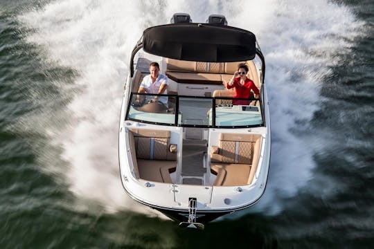 Sundeck Sea Ray 290 de luxe de 29 pieds à louer à Newport Beach, en Californie. (CARTE 2024-0067)