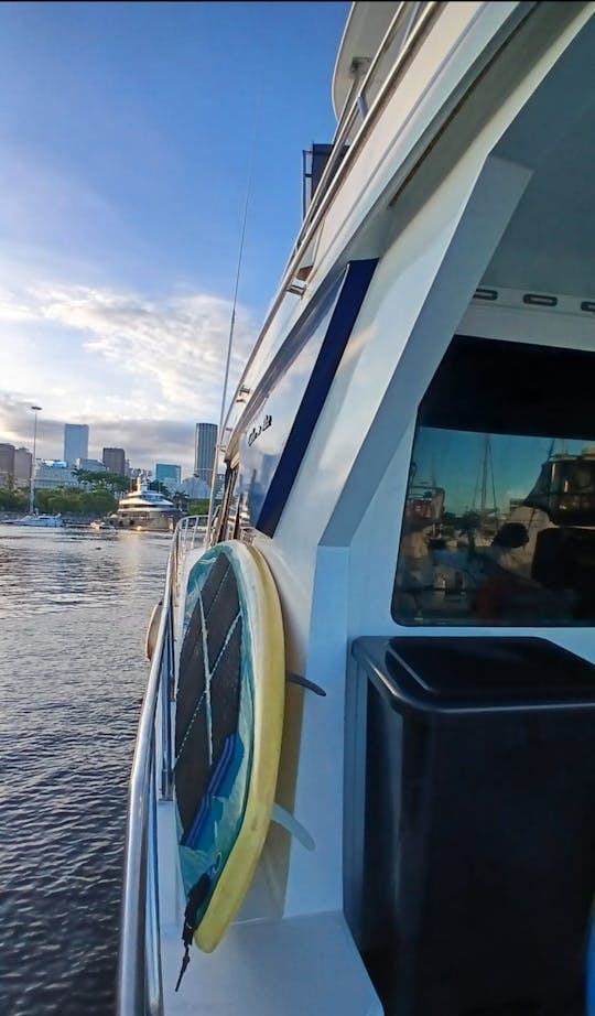 Un méga bateau à moteur de 55 pieds à Rio de Janeiro