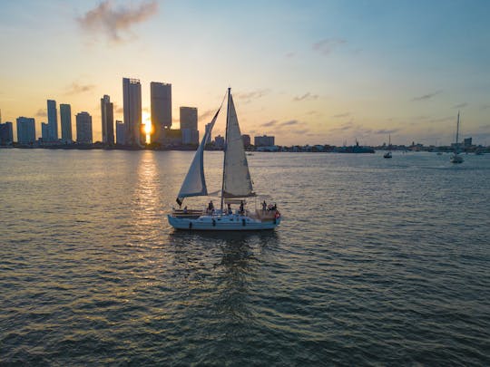 CATAMARÃ MAUI - ILHAS, PÔR DO SOL E EVENTOS NOTURNOS