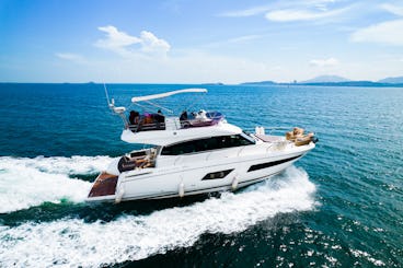 ¡Descubre Taboga con estilo con 42 pies Prestige Yacht Adventure!