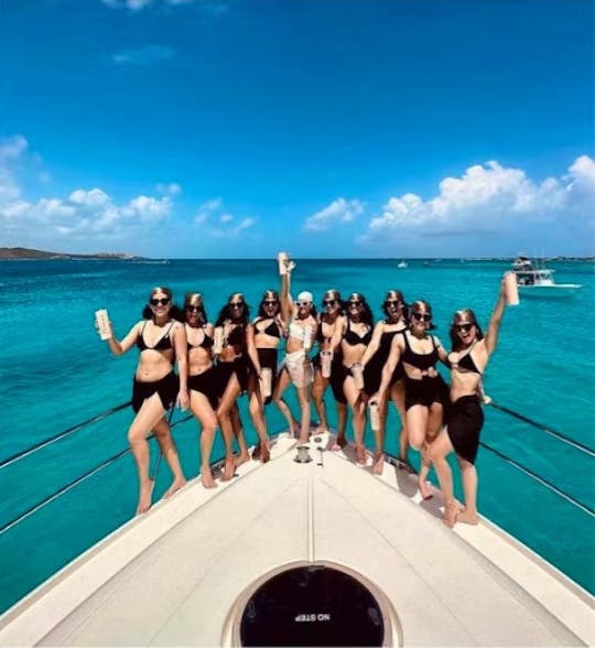 Yate Fairline de 65 pies para alquiler de yates VIP: ¡Le esperan paquetes de lujo! ⛵