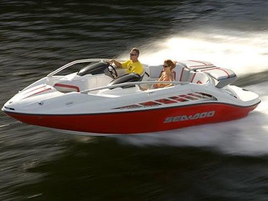 Des sensations fortes sur l'eau : louez l'ultime jet boat Sea-Doo Speedster !