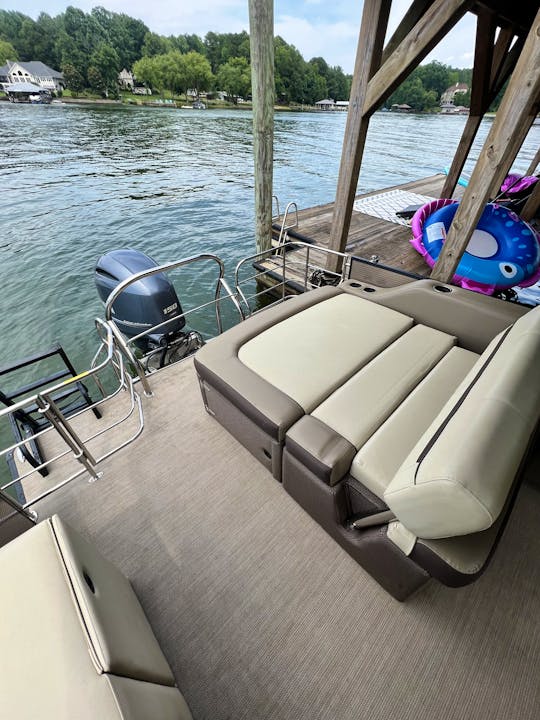 Fuel Tube Floats INCLUDED Godfrey 22’ Lake Norman Pontoon Party Barge