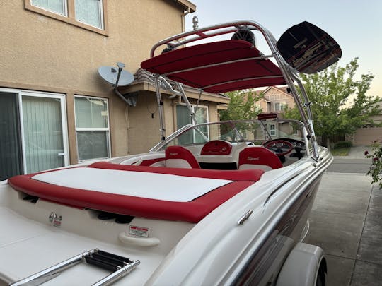 Sea Ray Ski Boat with all the essentials + LOUD AUDIO SYSTEM & Wakeboards / Tube