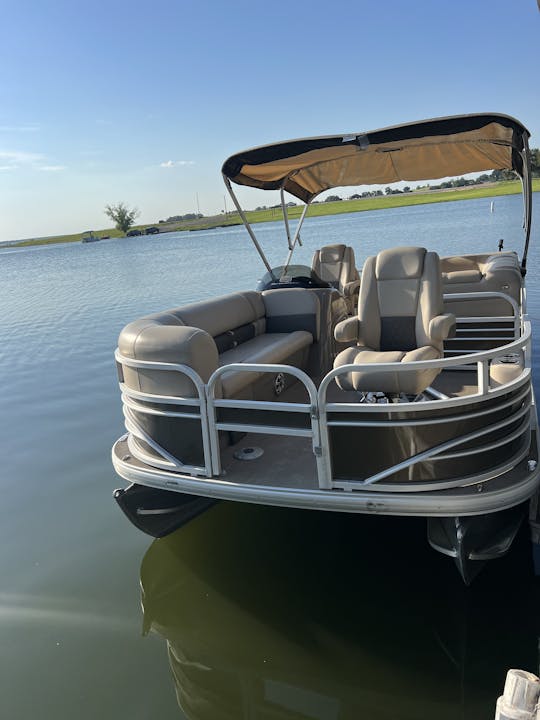 21 Ft Pontoon @ Lake Somerville 