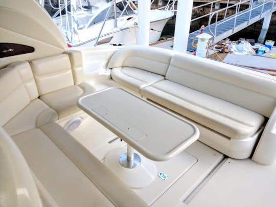 Sea Ray 55 pés para sua fuga para as águas cristalinas do Pacífico.