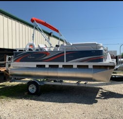 Qwest Apex Edge 816 VX Cruiser – Relax & Explore Lake Belton in Style