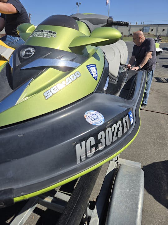 Location de jet ski pour des moments amusants en famille à Lake Norman, en Caroline du Nord