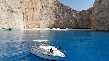 Yate a motor Cruisers 2670 en Poros, Cefalonia, Grecia