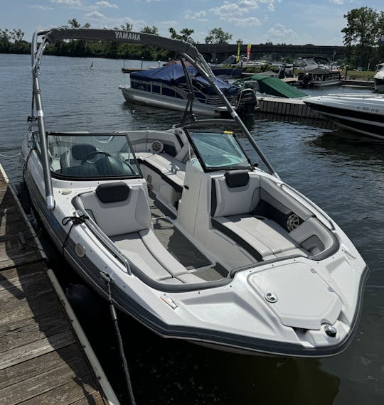 Bateau à réaction Yamaha sur le lac Oneida !