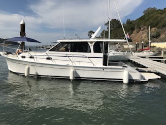 Un yacht principal de 32 pieds comprend le capitaine et le carburant | Croisière confortable dans la baie de San Francisco