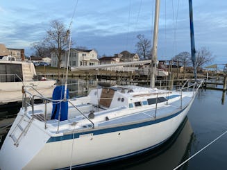 Sail on the Potomac in Washington, DC aboard the 28ft Hunter Sailboat