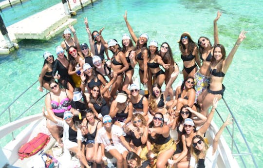 ¡Yate de lujo en Miches para cualquier ocasión especial! ¡Reserva ahora 😎🏝️☀️