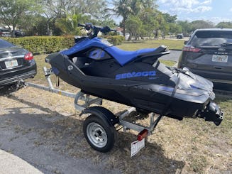 Jet ski 2 places Sea-Doo 2023 avec Bluetooth et remorque — Fun à Fort Lauderdale !