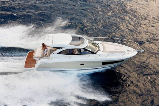 Leader 36 rental motor yacht in Saint-Tropez