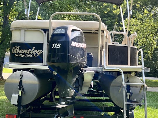 22' Bentley Pontoon - Enjoy a day of luxury and fun in the sun!