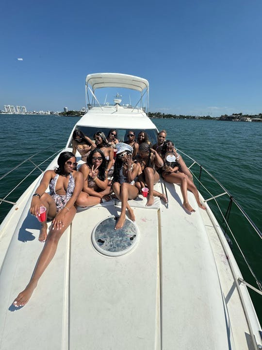 PROFITEZ DE MIAMI À BORD D'UN FLYBRIDGE DE 57 PIEDS DE LONG ! ! ! Une heure gratuite du lundi au jeudi