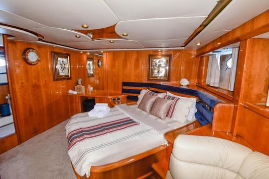 79ft (24 m) Sunseeker Manhattan Yacht - 4 Cabins