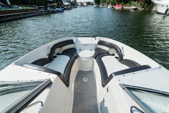  215LR Stingray ~ Baño, tubo interior en el lago Washington