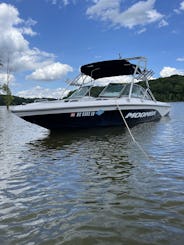 Bateau de ski MOOMBA Outback 2008 Wake Boat (ski, tube, genouillère et wakeboard)