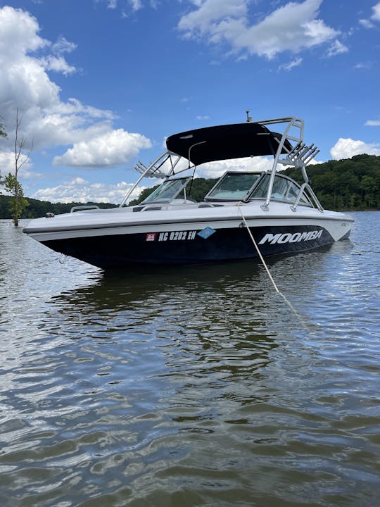 MOOMBA Outback 2008 Wake Boat Ski Boat (Ski, Tube, Knee Board and Wake Board)