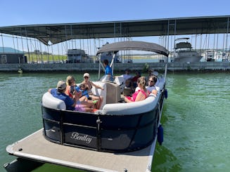 Luxurious Bentley 240 Cruise Pontoon Boat for 15 Guests on Lake Travis