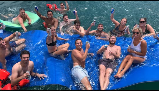 Ponton de fête de 38 pieds pouvant accueillir jusqu'à 20 personnes à Chicago