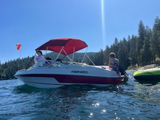 Bateau Reinell 184 BRXL pour 7 personnes plus tube et wadeboard, à Cheney