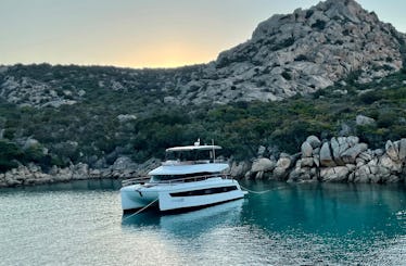 Aluguel de catamarã elétrico Fountaine Pajot MY44 em Saint-Tropez 