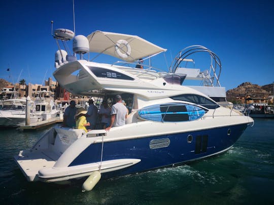 38ft Azimut Lux Yacht - Up to 12 passengers 