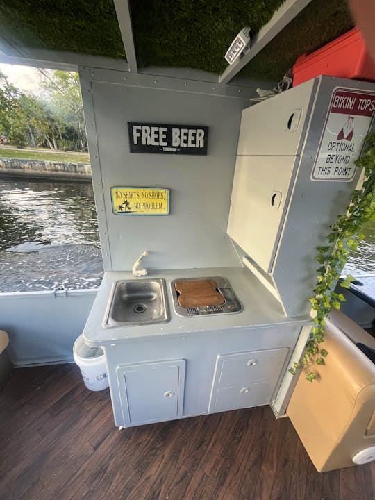 30ft party boat call party hut