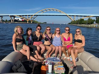 12 Passenger Pontoon Boat - Milwaukee River/Lake Michigan