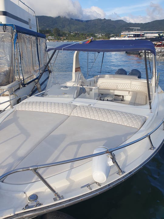 Luxury yachts, to discover the tourist sites of the Guatape Reservoir, 