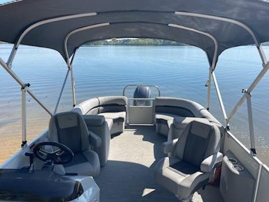 Prêt à faire une croisière sur le lac Keowee, Hartwell ou Jocasse avec le tube et le carburant gratuits ?