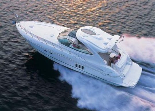 Cruisers Yachts de 55 pies: lujosa escapada a Cabo