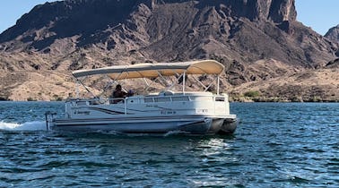 JOEY 2005 Lowe Jamaica Pontoon for up to 14 guests