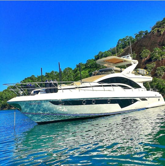 Location d'un méga-yacht Intermarine Apolo Power de 80 pieds à Paraty, au Brésil