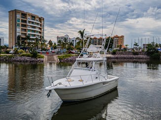 Luhrs 36フィートヨット & マサトランでのスポーツフィッシングチャーター