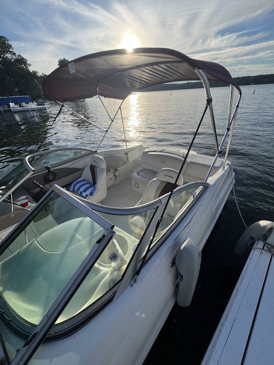 21' Deck Boat on Minnetonka/nearby lakes - Ideal for Watersports!