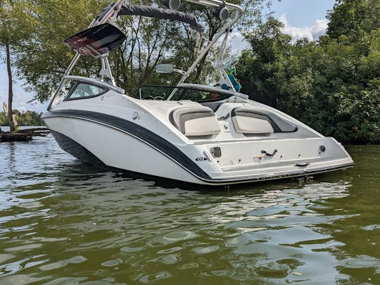 Yamaha 212X wake / surf jet boat on Lake Minnetonka