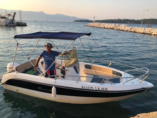 Location de bateaux à moteur à Corfou ~17 pieds 30 ch hors-bord, aucun permis requis