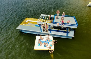 35' Catamaran Party Charter with amazing bathroom & Rooftop Deck!! Charleston SC