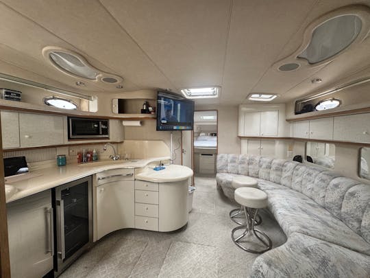 Location de yacht Sea Ray de 50 minutes | Ne vous contentez pas de n'importe quel yacht, faites-le à votre façon !