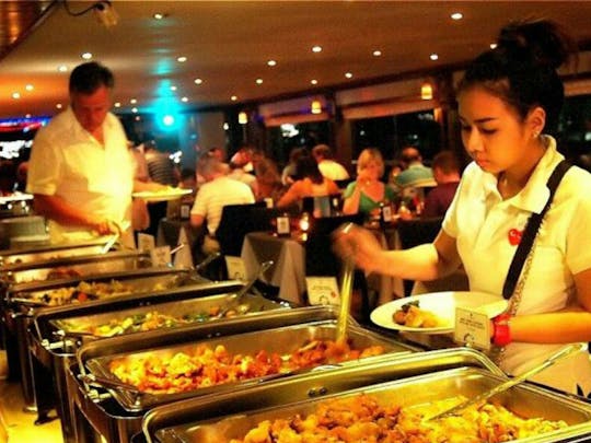 Cena en crucero al atardecer en Bali